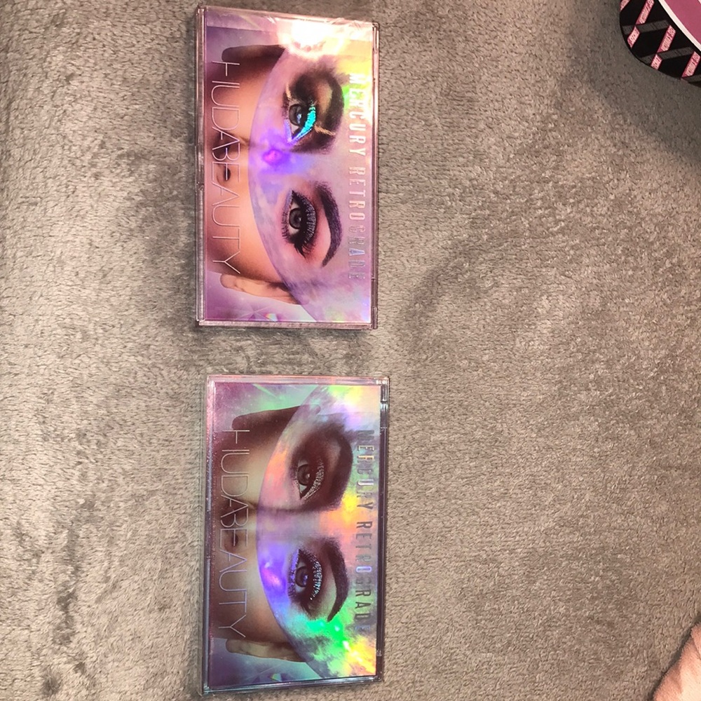 Brand new HADA BEAUTY eyeshadow palette on the right